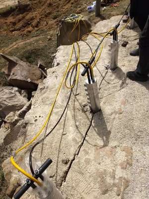 硬石大型礦山開采利器 膨脹巖石開裂器的原理、操作與設備選擇
